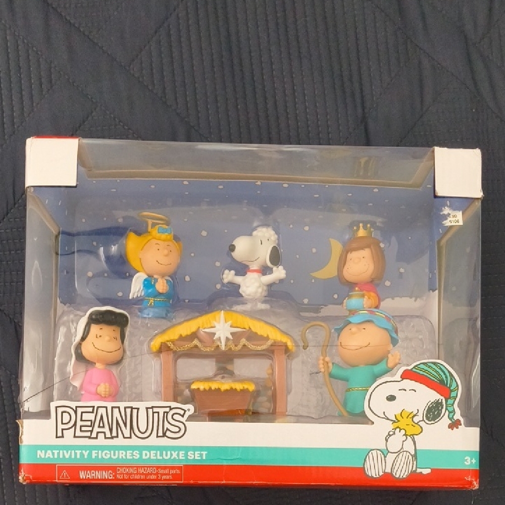 Peanuts Nativity Playset - Blue, Yellow, Pink, Green